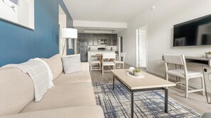 Smart TV - Landing | Incredible 2BD, Gym, Pool (Fort Myers)