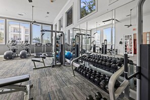 Fitness facility - Landing | Stylish 1BD, Gym (League City)