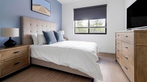2 bedrooms, desk, iron/ironing board, WiFi