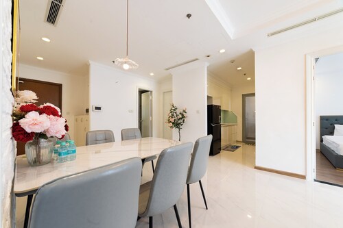 Luxury Royal Landmark 81 & Vinhomes