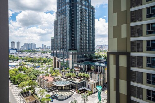 Luxury Royal Landmark 81 & Vinhomes