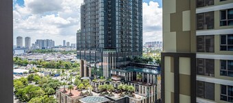 Luxury Royal Landmark 81 & Vinhomes