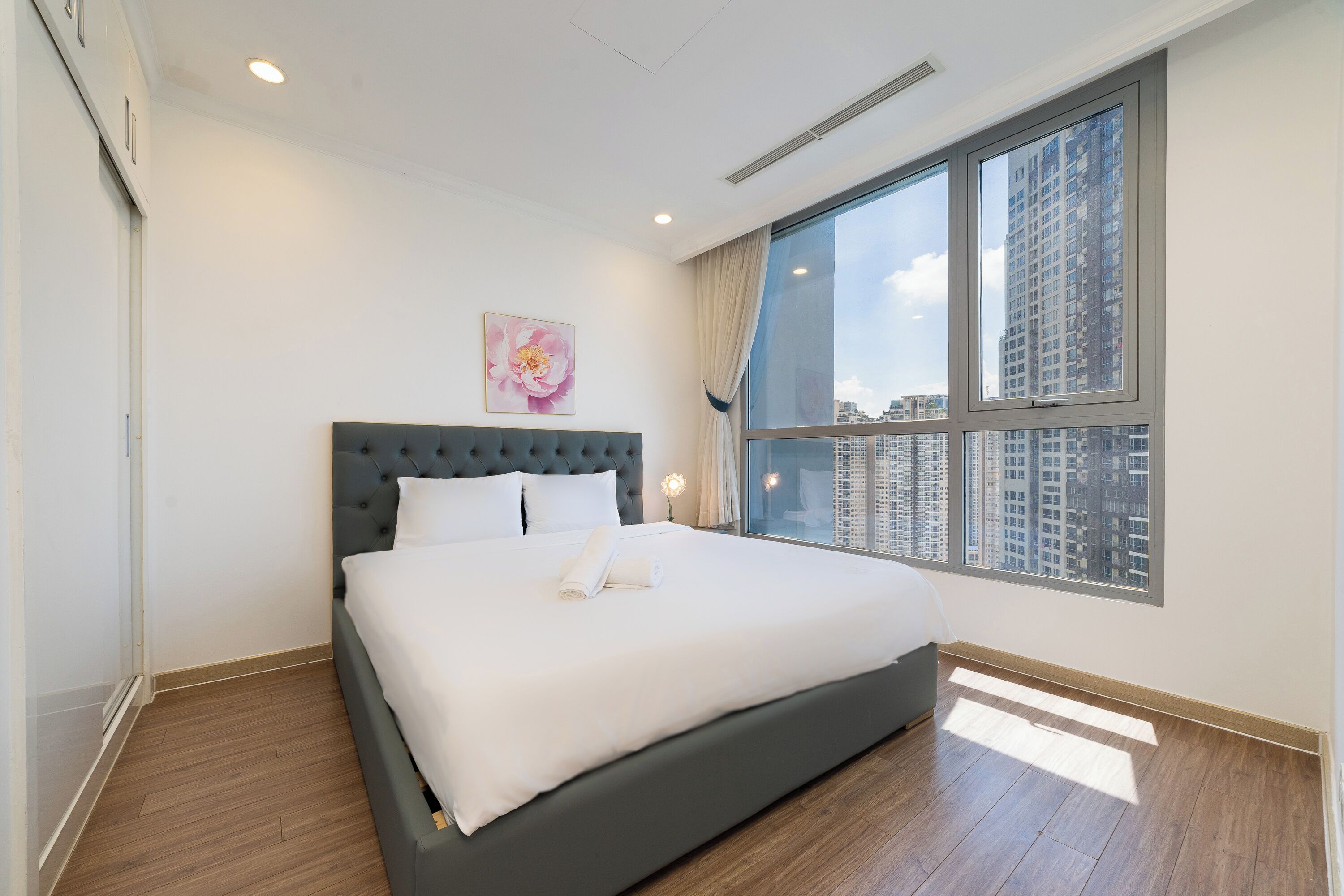 Ropa de cama hipoalergénica, minibar y decoración personalizada 