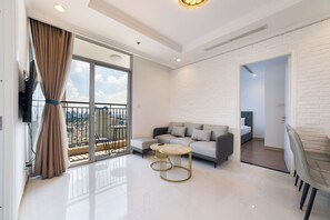 奢华公寓, 阳台, 城市景观 | 办公桌、笔记本电脑工作区、免费 WiFi