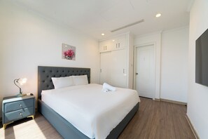 奢华公寓, 阳台, 城市景观 | 办公桌、笔记本电脑工作区、免费 WiFi