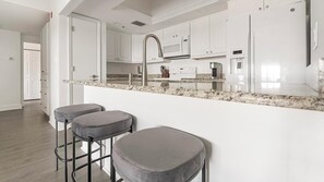 Kühlschrank, Esstisch