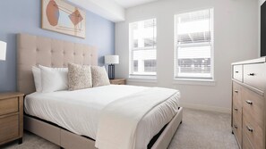 1 dormitorio, escritorio, tabla de planchar con plancha y wifi