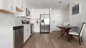Refrigerador y comedor