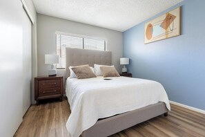2 bedrooms, desk, iron/ironing board, WiFi