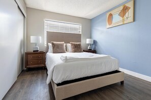 2 bedrooms, desk, iron/ironing board, WiFi