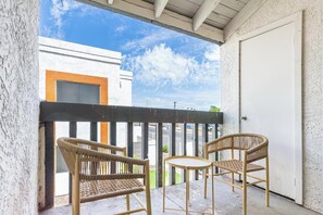Property grounds - Landing | Modern 2BD in Maryvale Village (Phoenix)