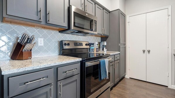 Refrigerador y comedor 