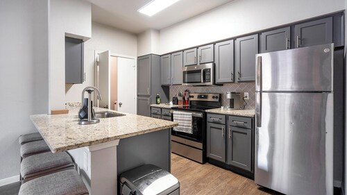 Landing | Chic 2BD, Gym, Clubhouse