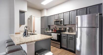 Landing | Chic 2BD, Gym, Clubhouse