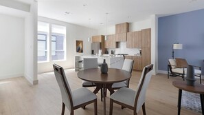 Interior - Landing | Spectacular 2BD in Downtown Dallas (Dallas)