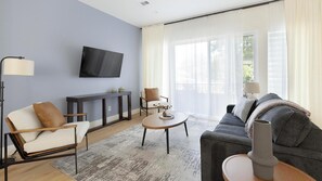 Smart TV - Landing | Spectacular 2BD in Downtown Dallas (Dallas)