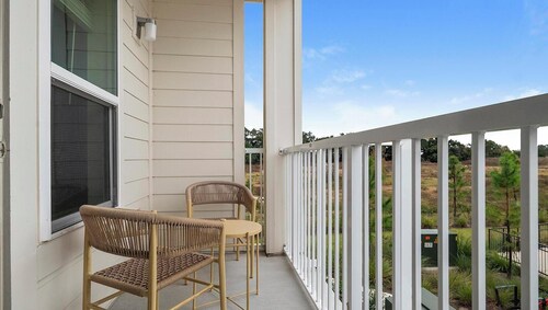 Landing | Spectacular 1BD, Clubhouse, Pool