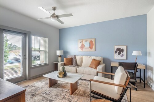 Landing | Beautiful 1BD, Clubhouse, Pool