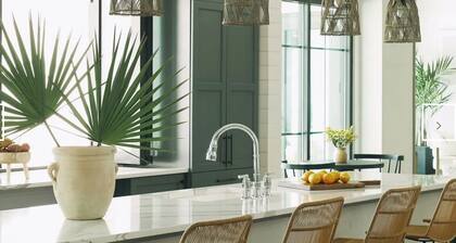 Landing | Stunning 1BD, Clubhouse, Pool