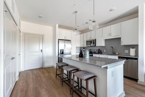 Kühlschrank, Esstisch