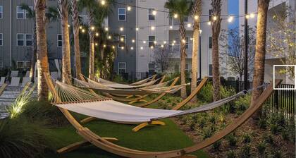 Landing | Modern 2BD, Clubhouse, Pool