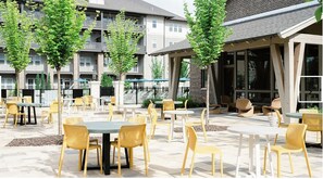 Outdoor dining - Landing | Stunning 2BD, Pool, Clubhouse (Madison)