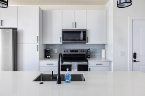 Private kitchen - Landing | Beautiful 1BD, Clubhouse, Pool (Casa Grande)