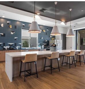 Dining - Landing | Spectacular 1BD, Pool, Gym (Casa Grande)