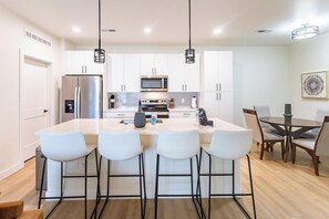 Private kitchen - Landing | Spectacular 2BD, Gym, Clubhouse (Casa Grande)
