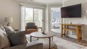 2 bedrooms, desk, iron/ironing board, WiFi - Landing | Chic 2BD, Gym, Clubhouse (Eureka)