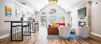 Landing | Stunning 2BD, Clubhouse, Pool