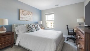 2 bedrooms, desk, iron/ironing board, WiFi - Landing | Stunning 2BD, Pool, Clubhouse (Eureka)