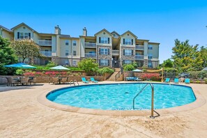 Pool - Landing | Stunning 2BD, Pool, Clubhouse (Eureka)
