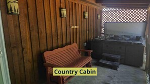 Outdoor spa tub - Birdhouse Dome & Cabin - Hot Tub - Kayaks - Disc Golf - 2 Min Walk (Loogootee)