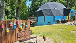 Children’s area - Birdhouse Dome and Cabin - Hot Tub - Kayaks - Disc Golf - 2 Min Walk (Loogootee)