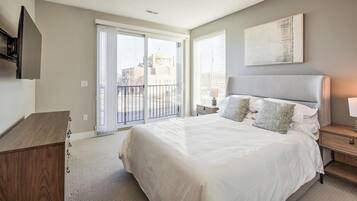 Desk, iron/ironing board, WiFi, bed sheets