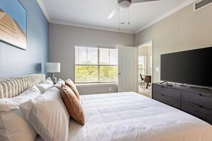 2 bedrooms, desk, iron/ironing board, WiFi - Landing | Modern 2BD, Gym (League City)