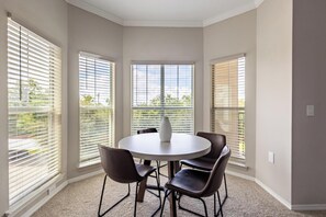 Dining - Landing | Modern 2BD, Gym (League City)