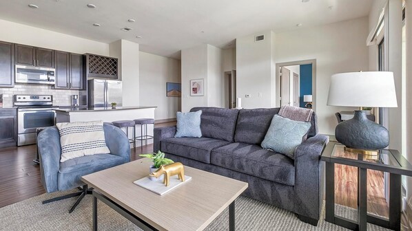 Smart TV - Landing | Chic 2BD, Clubhouse, Gym (Houston)