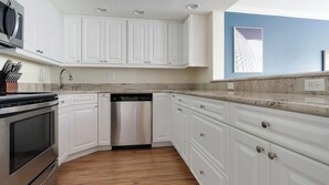 Fridge, dining tables - Landing | Beautiful 2BD, Pool, Clubhouse (Bradenton)