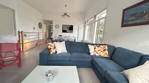 Smart TV, stereo - Large, quiet house 100m from Ermitage beach in St Brévin l'océan. (Saint-Brevin-les-Pins)