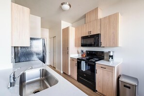 Private kitchen - Landing | Amazing 1BD, Clubhouse, Gym (Molalla)