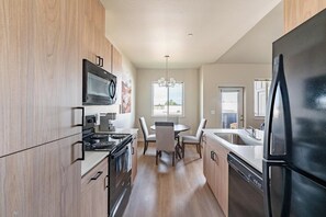 Private kitchen - Landing | Amazing 1BD, Clubhouse, Gym (Molalla)