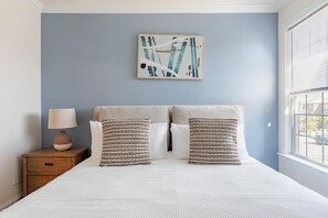 2 bedrooms, desk, iron/ironing board, WiFi