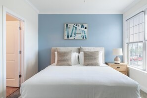 2 soverom, skrivebord, strykejern/-brett og wi-fi