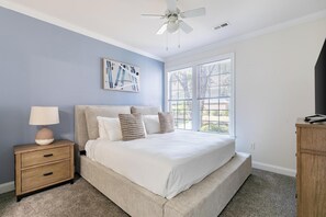 2 bedrooms, desk, iron/ironing board, WiFi