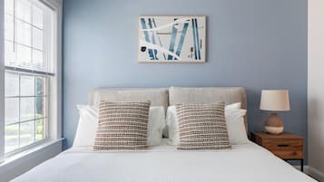 2 bedrooms, desk, iron/ironing board, WiFi