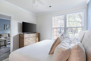 2 Schlafzimmer, Schreibtisch, Bügeleisen/Bügelbrett, WLAN