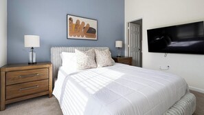 2 bedrooms, desk, iron/ironing board, WiFi - Landing | Spectacular 2BD, Gym (Monroe)