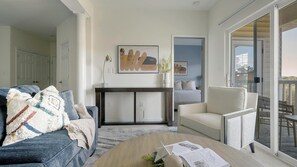 Smart TV - Landing | Stylish 2BD, Gym (Monroe)